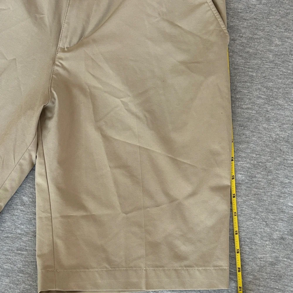 Ex Condition! Men’s Adidas khaki flat front golf shorts 30” waist 10” inseam